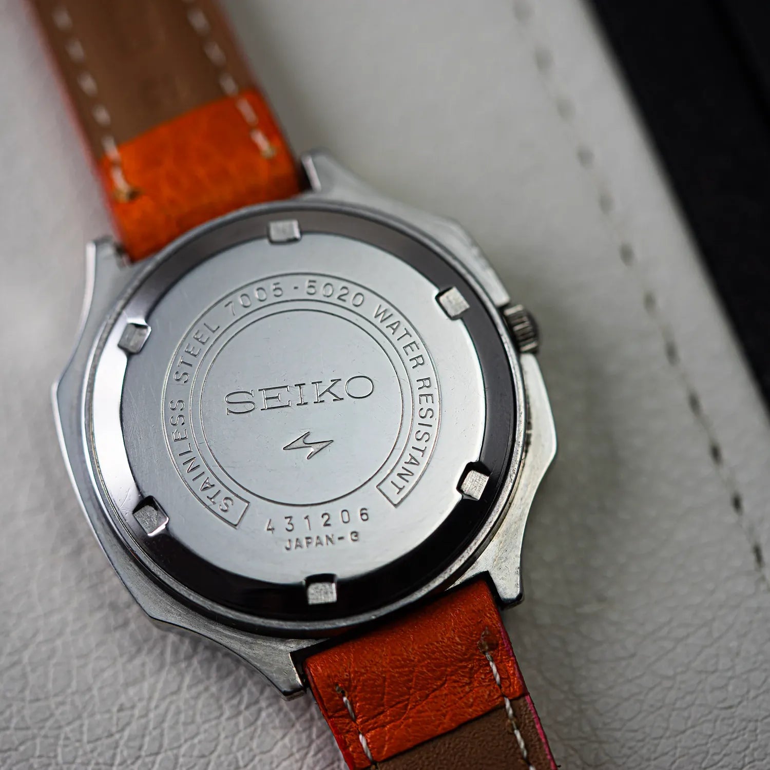 Seiko 7005-5020, Cal. 7005, Men’s Automatic Vintage Watch – side view