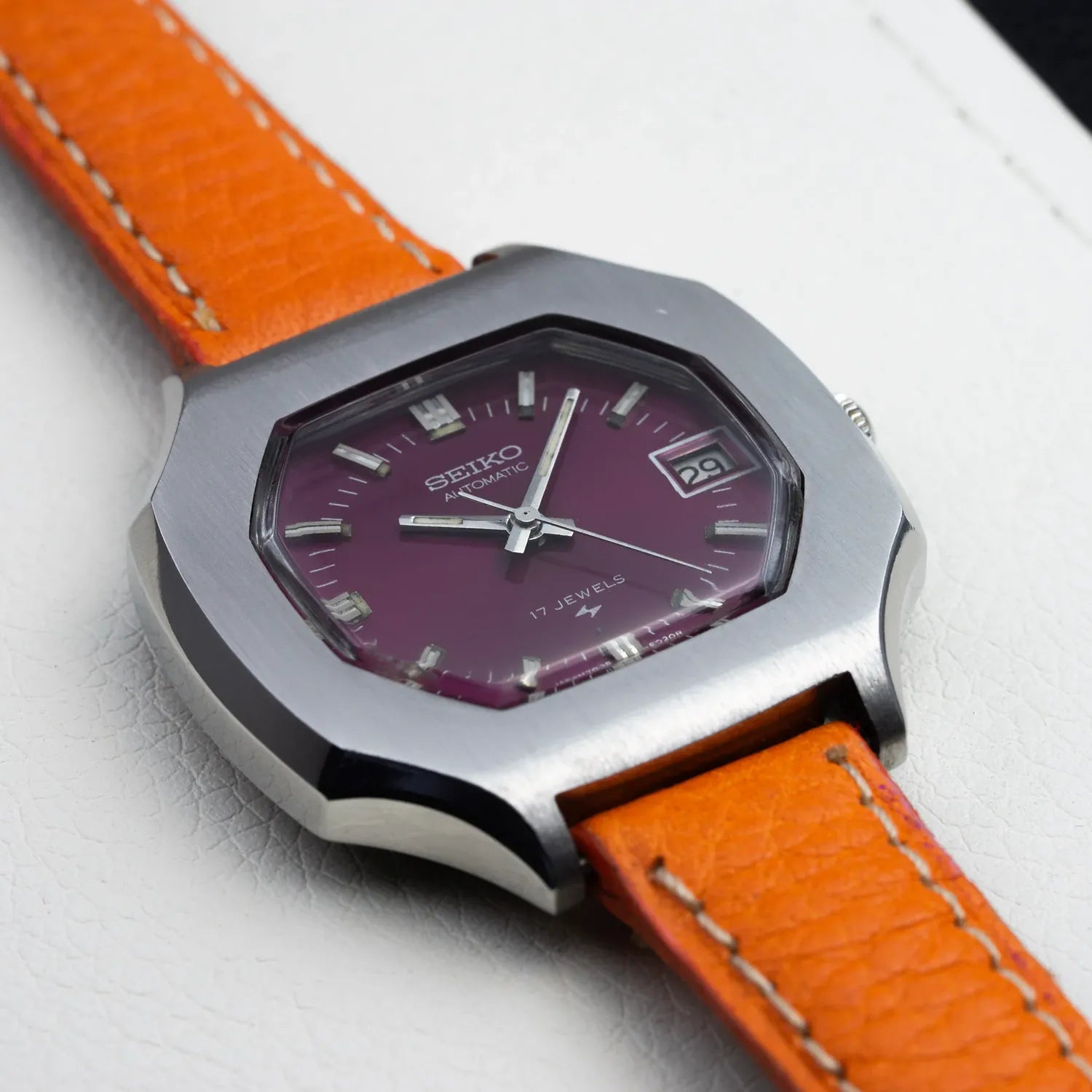 Seiko 7005-5020, Cal. 7005, Men’s Automatic Vintage Watch – side view alternative angle