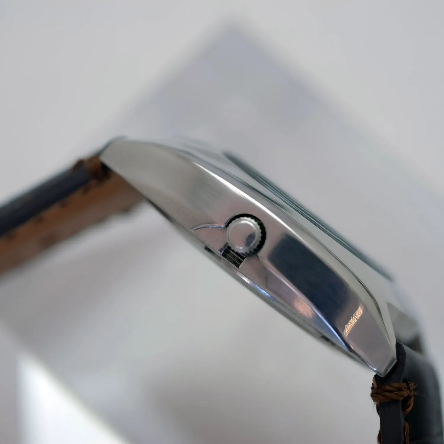 Seiko 7006-5000, Cal. 7006, Men’s Dress Vintage Watch, 1973 – side view alternative angle