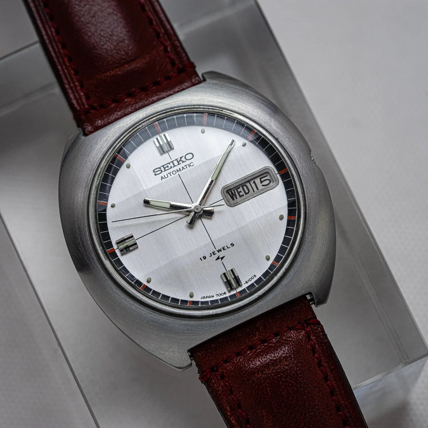 Seiko 7006-6010, Cal. 7006, Men’s Dress Vintage Watch, 1973 – front view