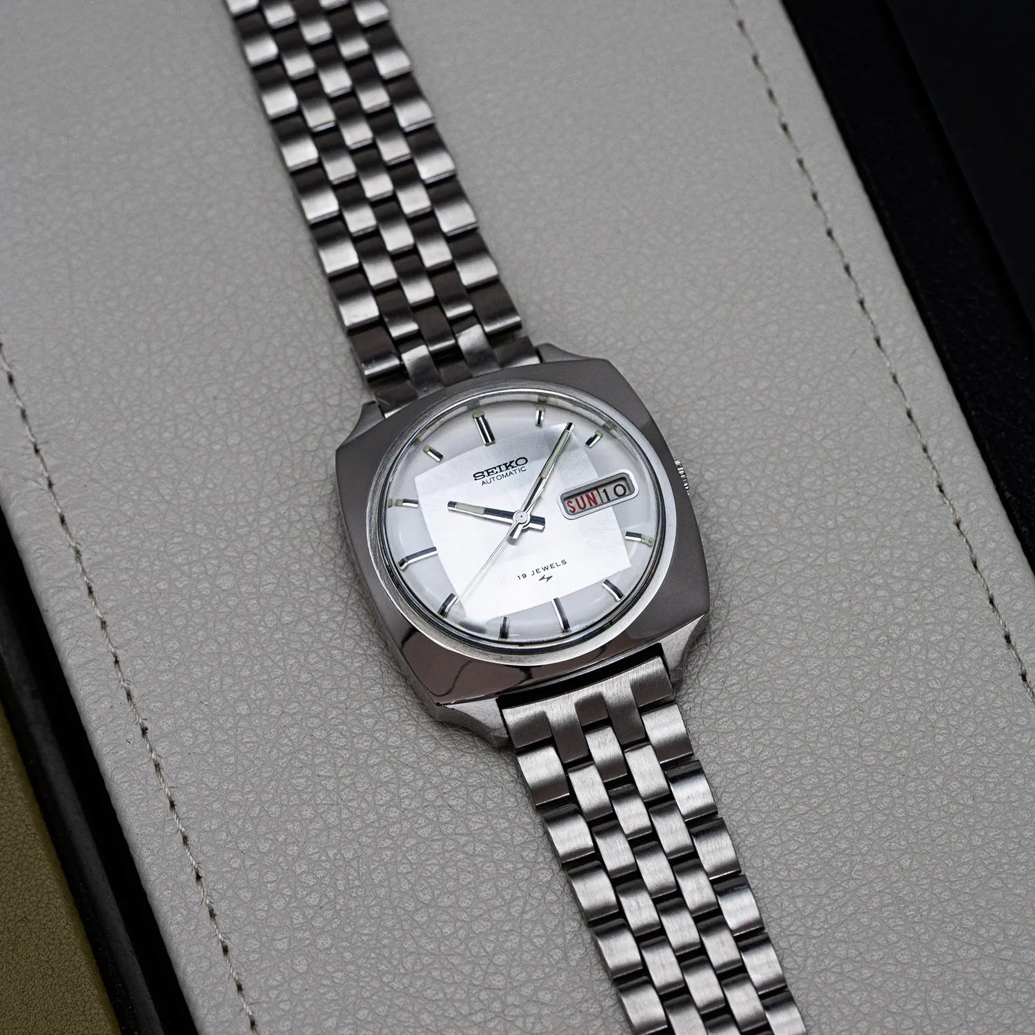 Seiko 7006-7120, Cal. 7006, Men’s Dress Vintage Watch, 1973 – side view alternative angle