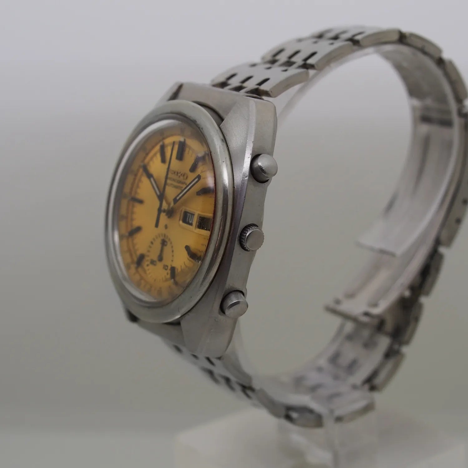 Seiko Ref. 6139-6012, Cal. 6139, Men’s Chronograph Vintage Watch, 1974 – side view alternative angle