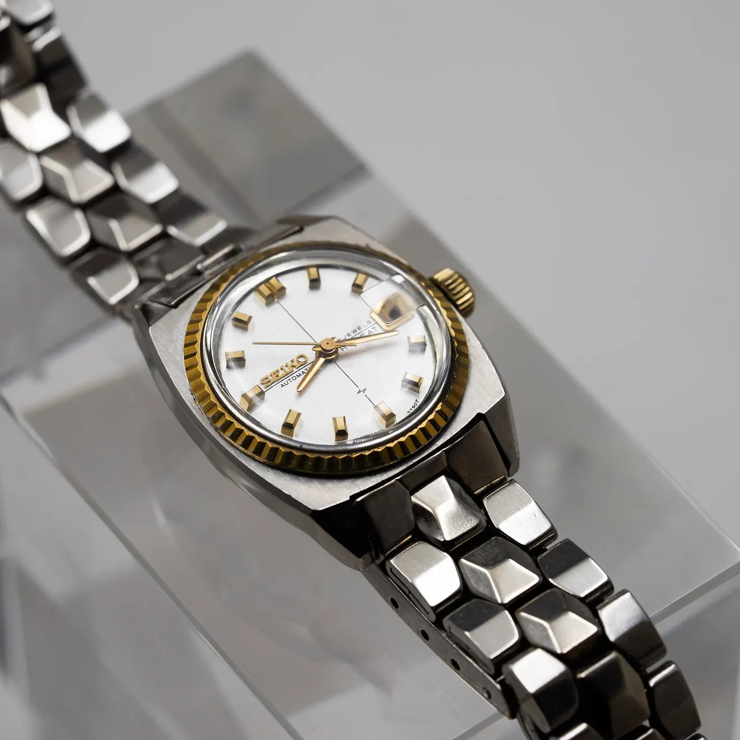 Seiko Hi-Beat, Ref. 2205-0260, Cal. 2205, Women’s Automatic Vintage Watch, 1968 – side view