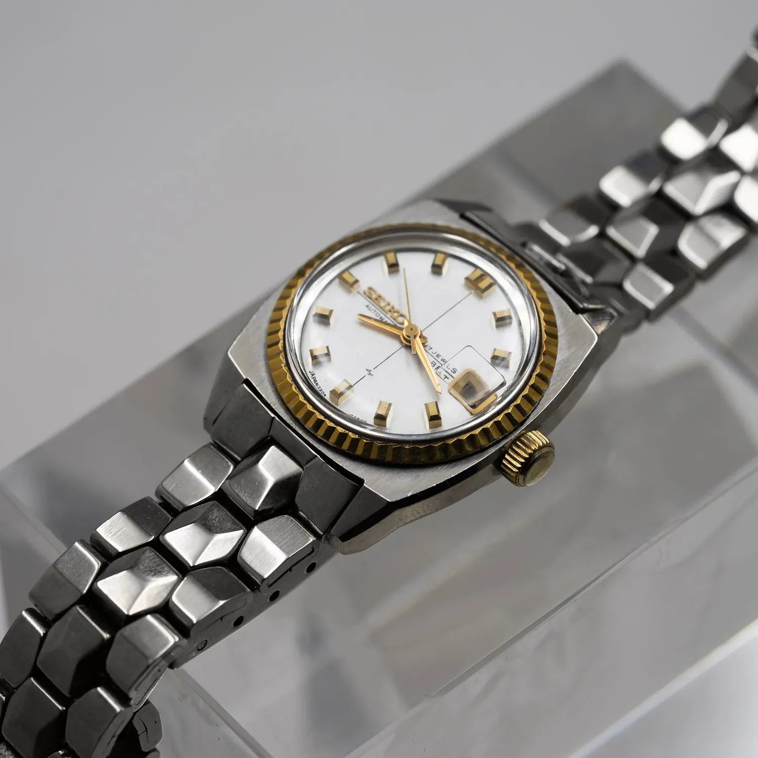 Seiko Hi-Beat, Ref. 2205-0260, Cal. 2205, Women’s Automatic Vintage Watch, 1968 – side view alternative angle