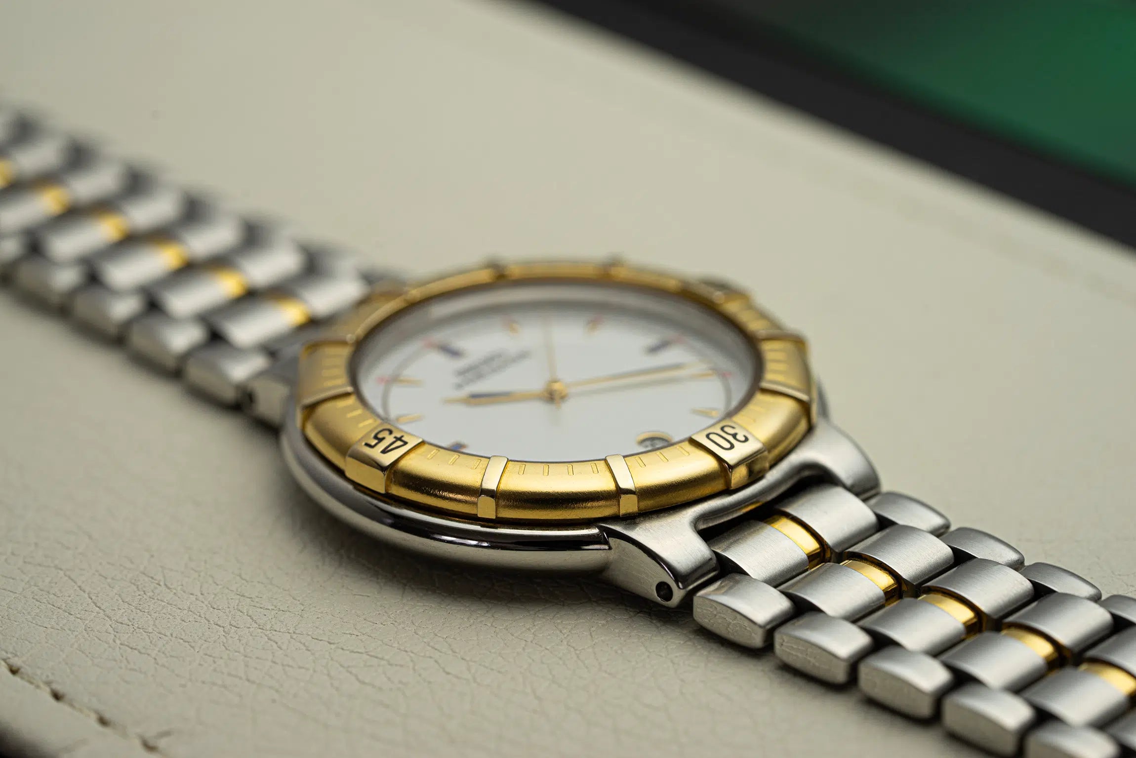 Seiko Presage 5E32 6A00 Case and bracelet on leather background
