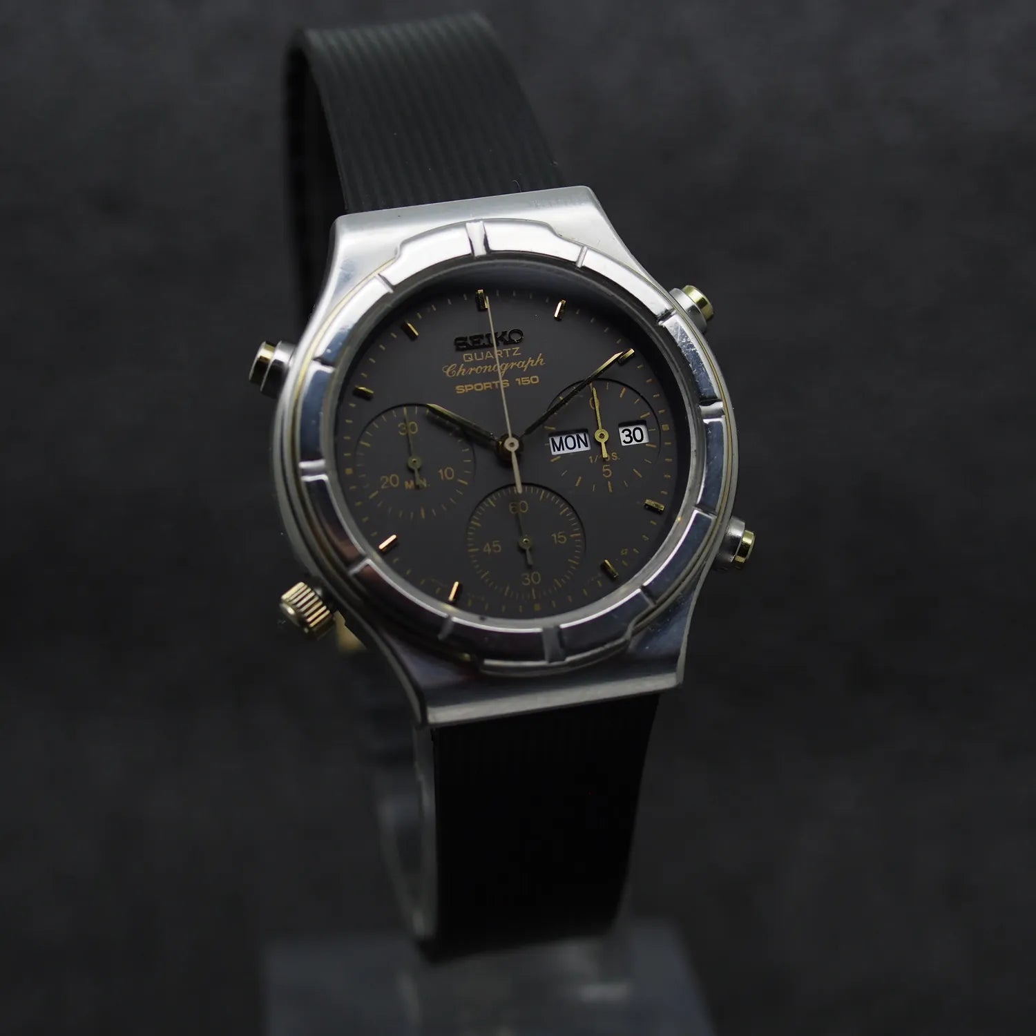 Seiko Sports 150, Ref. 7A38-713A, Black Dial, Men’s Chronograph Vintage Watch, 1986 – side view alternative angle