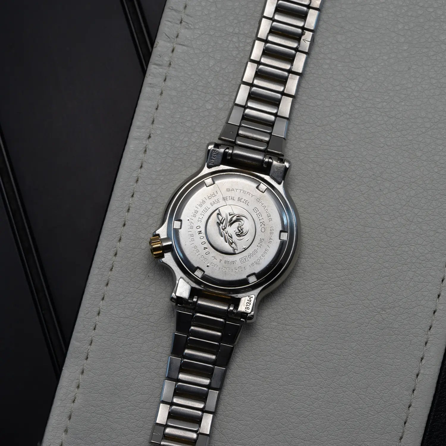 Seiko Scuba 200M, Ref. 5H25-6000 case back watch with detailed face on a gray surface