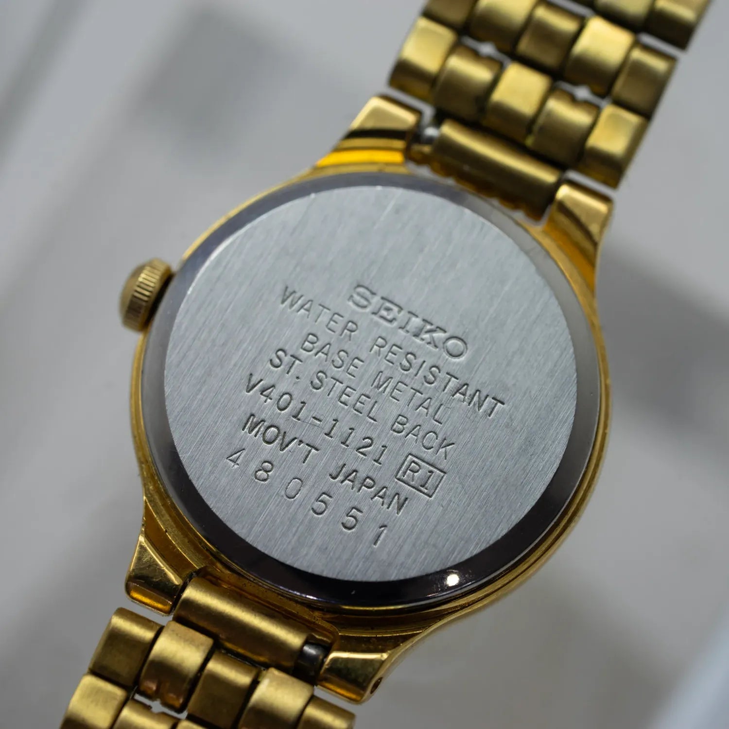 Seiko, Ref. V401-1121, Cal. V401, Women’s Quartz Analog Vintage Watch, 1999 – side view