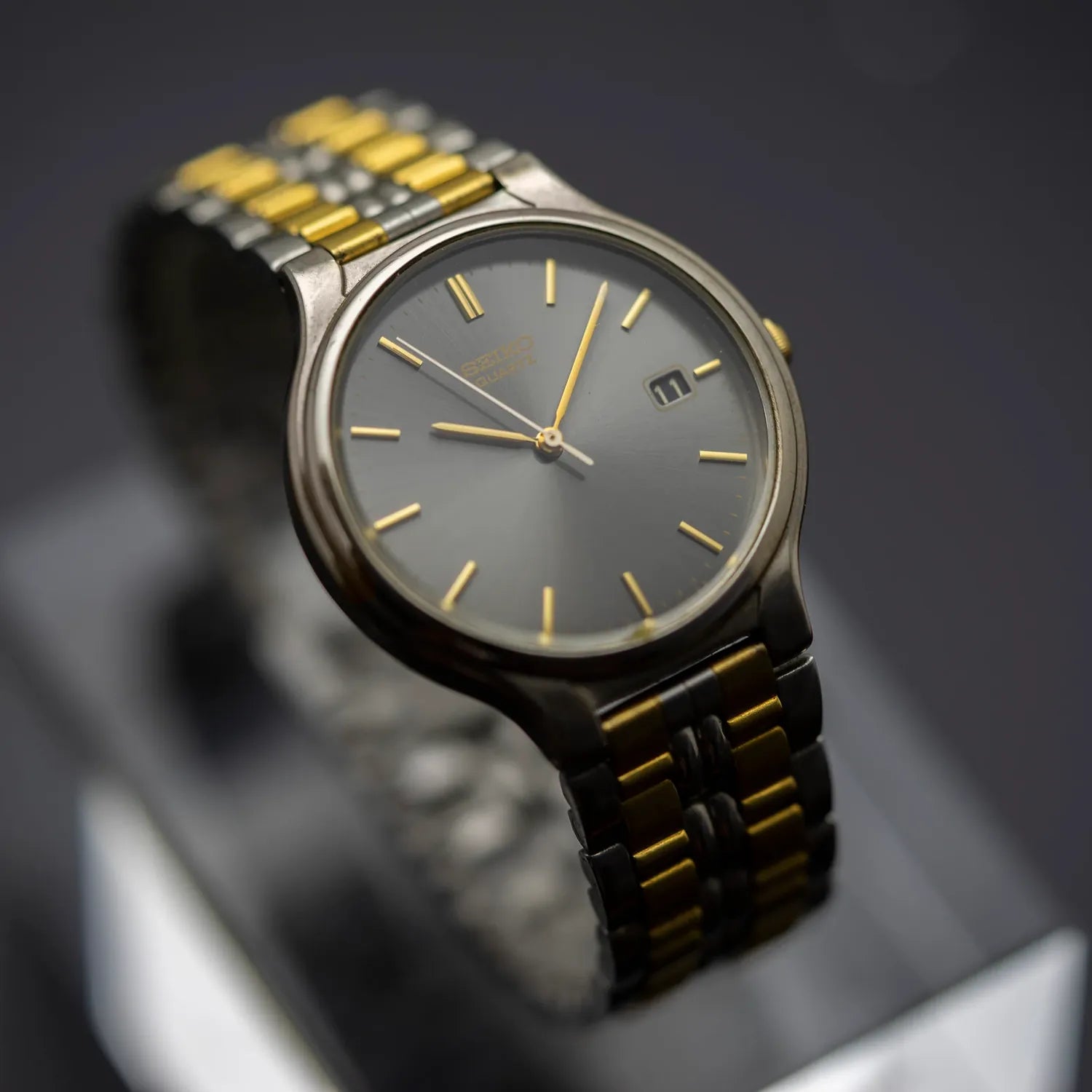 Seiko V722-7048, Cal. V722, Women's Quartz Analog Vintage Watch, 2003 – front view