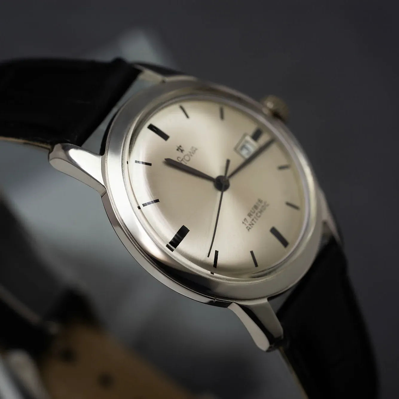 Stowa Durow D450 – dial close-up