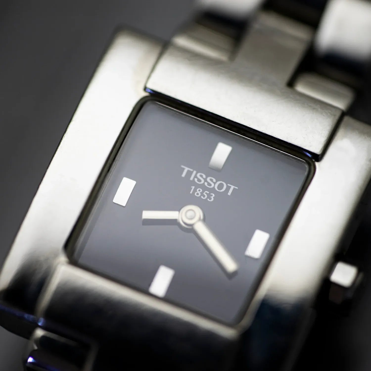 Tissot Lady Ref. L370K – dial close-up