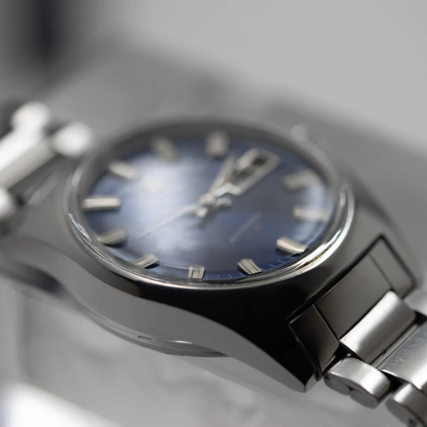 Tissot T12 Automatic Ref. 46558, Cal. 794 – side view alternative angle