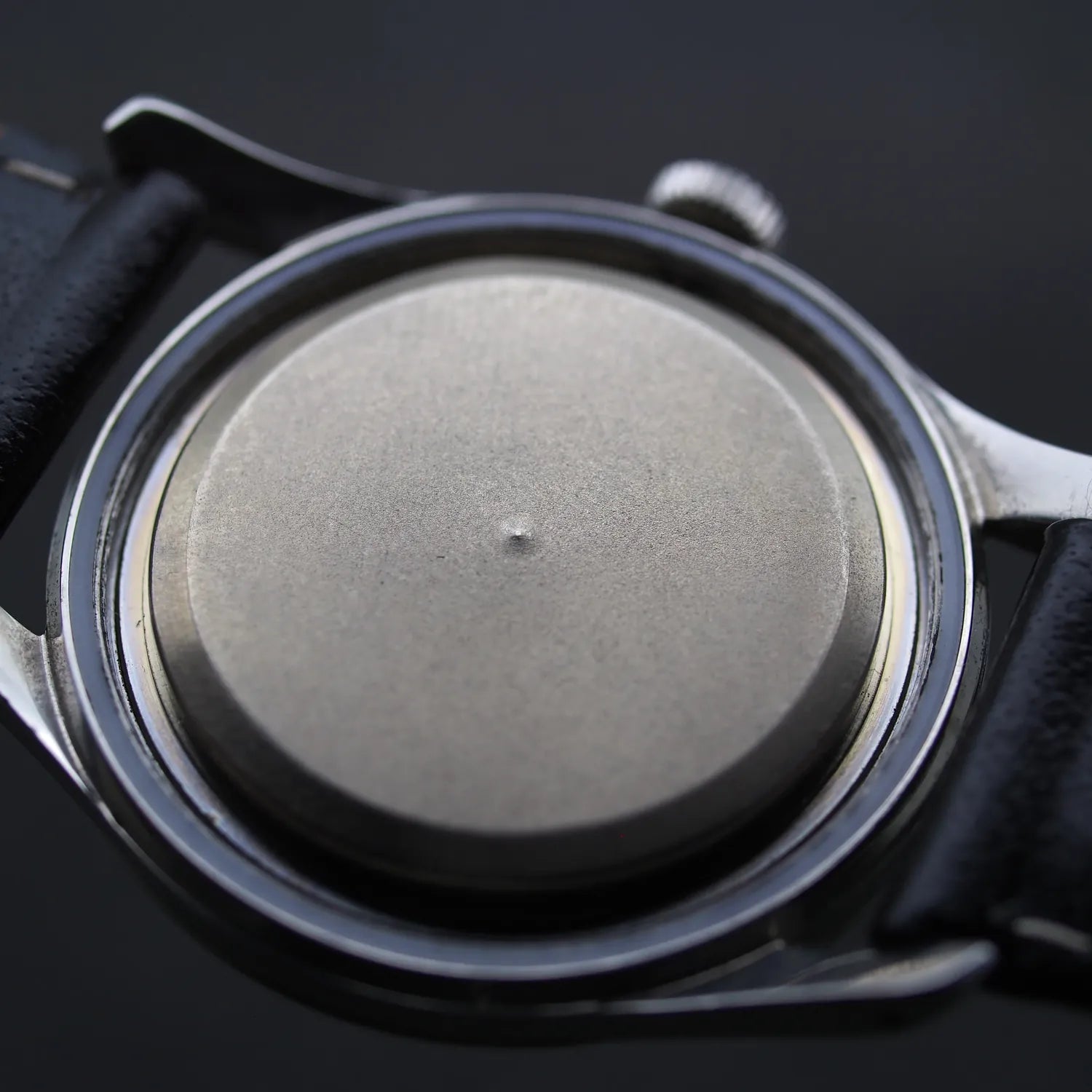Universal Geneve Cal. 332 Amazing Gent's Dress Watch – movement close-up