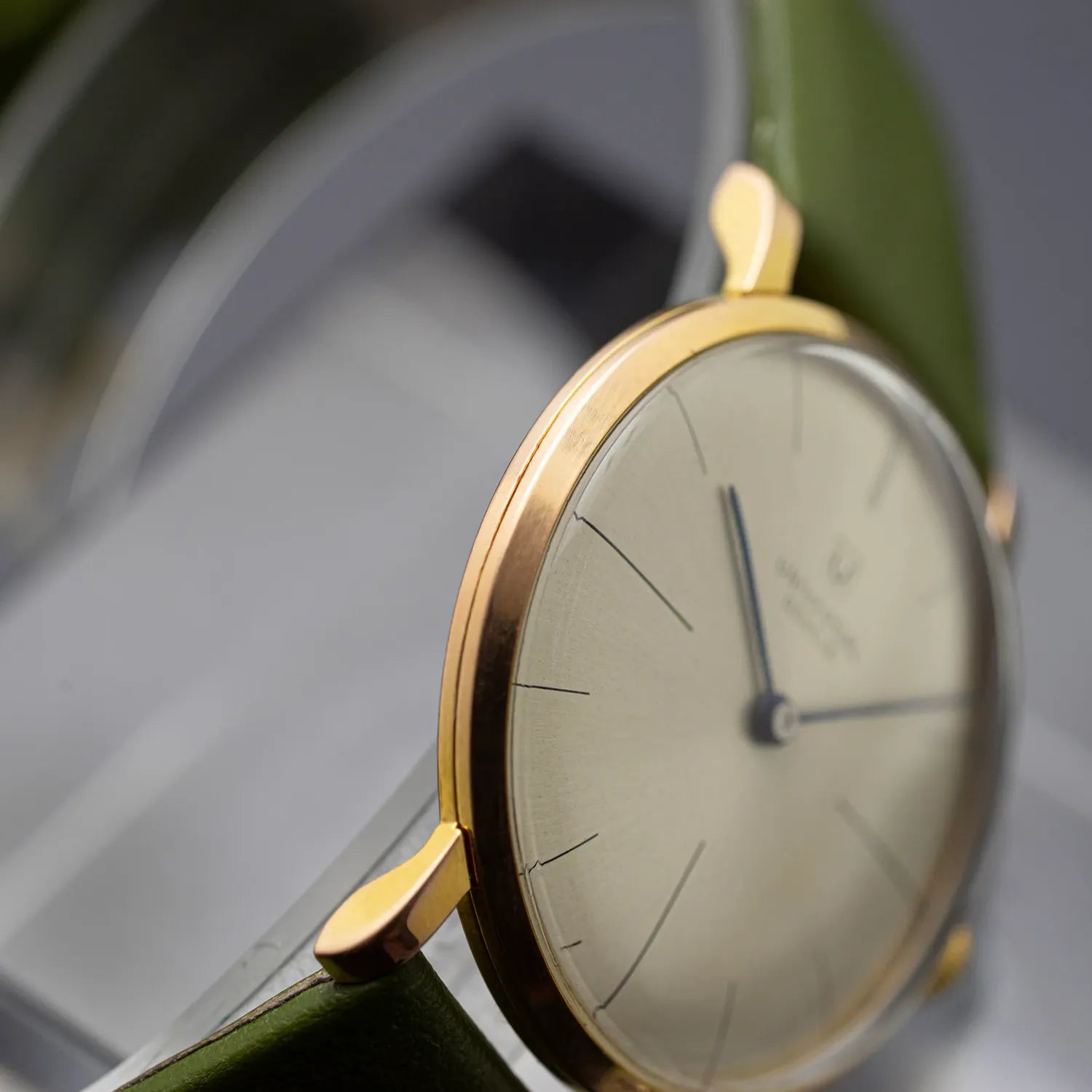 Universal Geneve Cal. 800 – movement close-up
