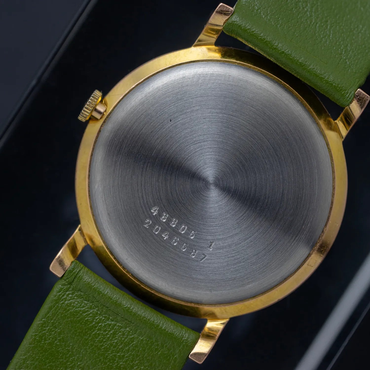 Universal Geneve Cal. 800 – strap detail