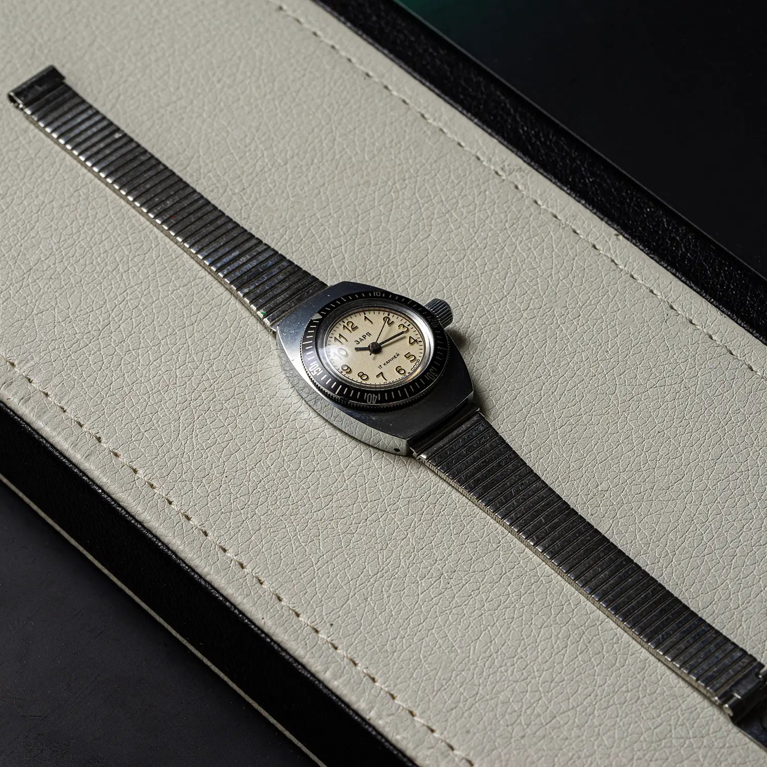 Zarya Women's Diving Watch, Cal. Z15098 Bracelet