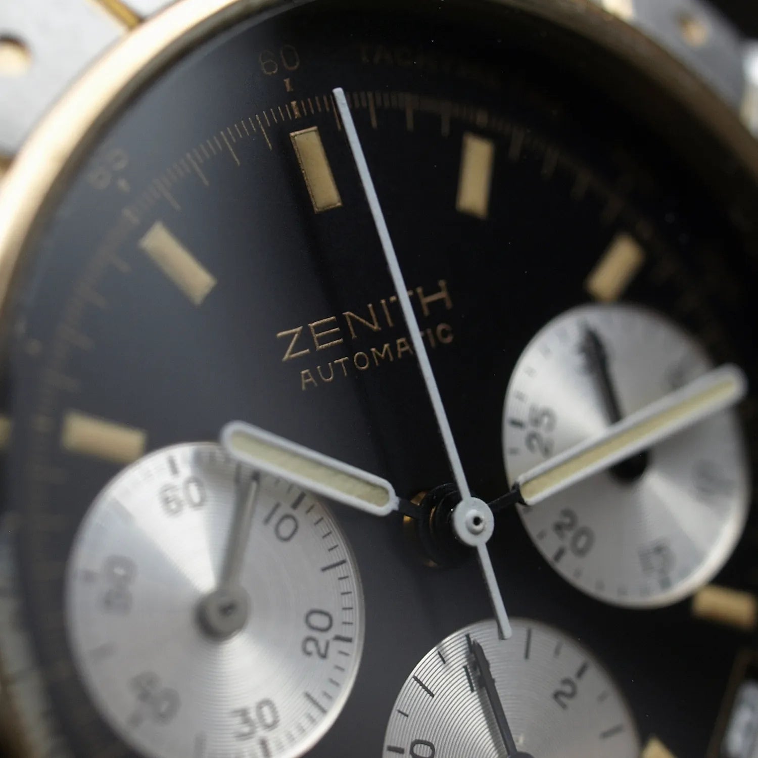 Zenith El Primero, Ref. 19.0120.400 Amazing Condition – side view third angle