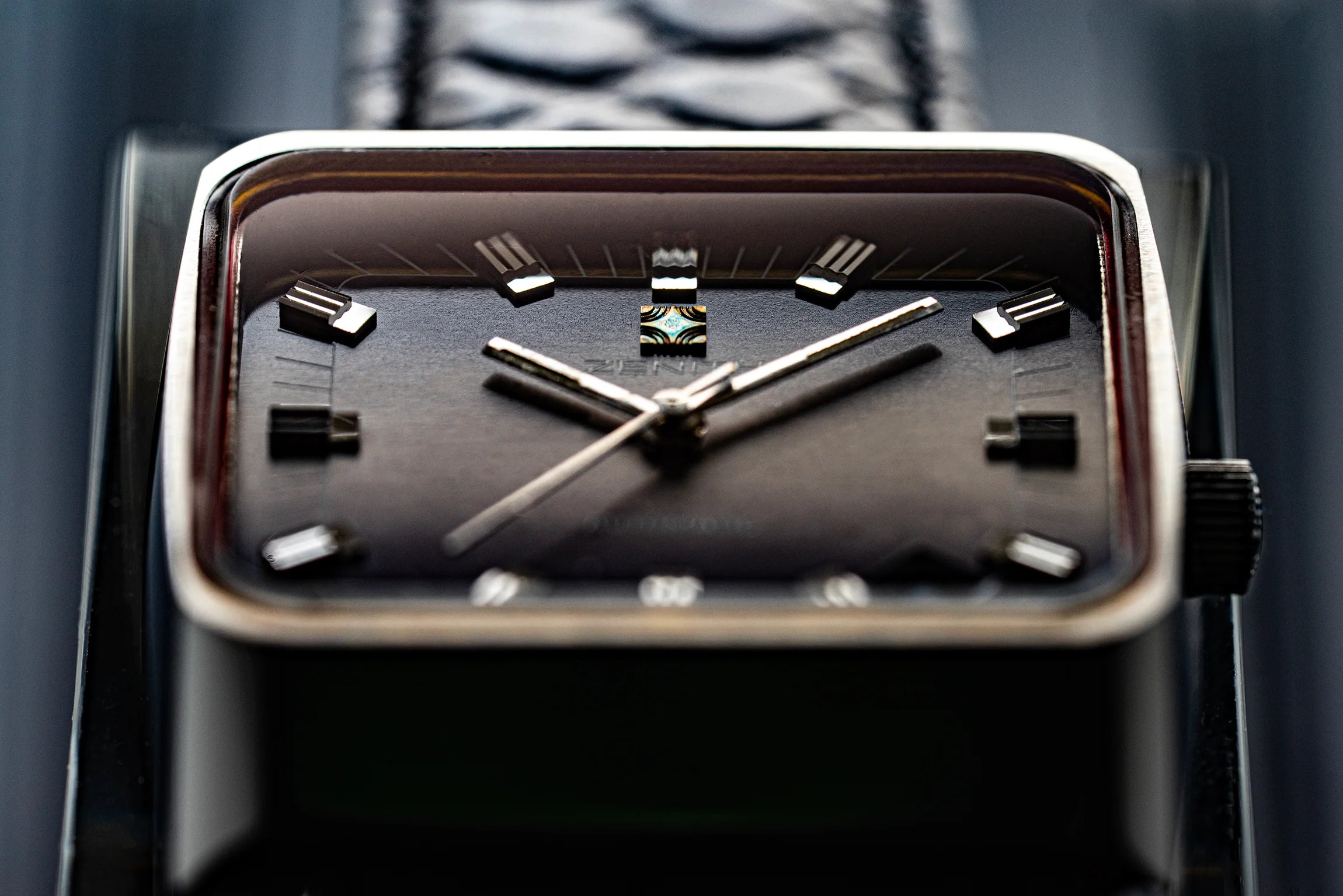 Zenith Surf TV Ref. 01-0040-380 Cal. 2572PC Dial