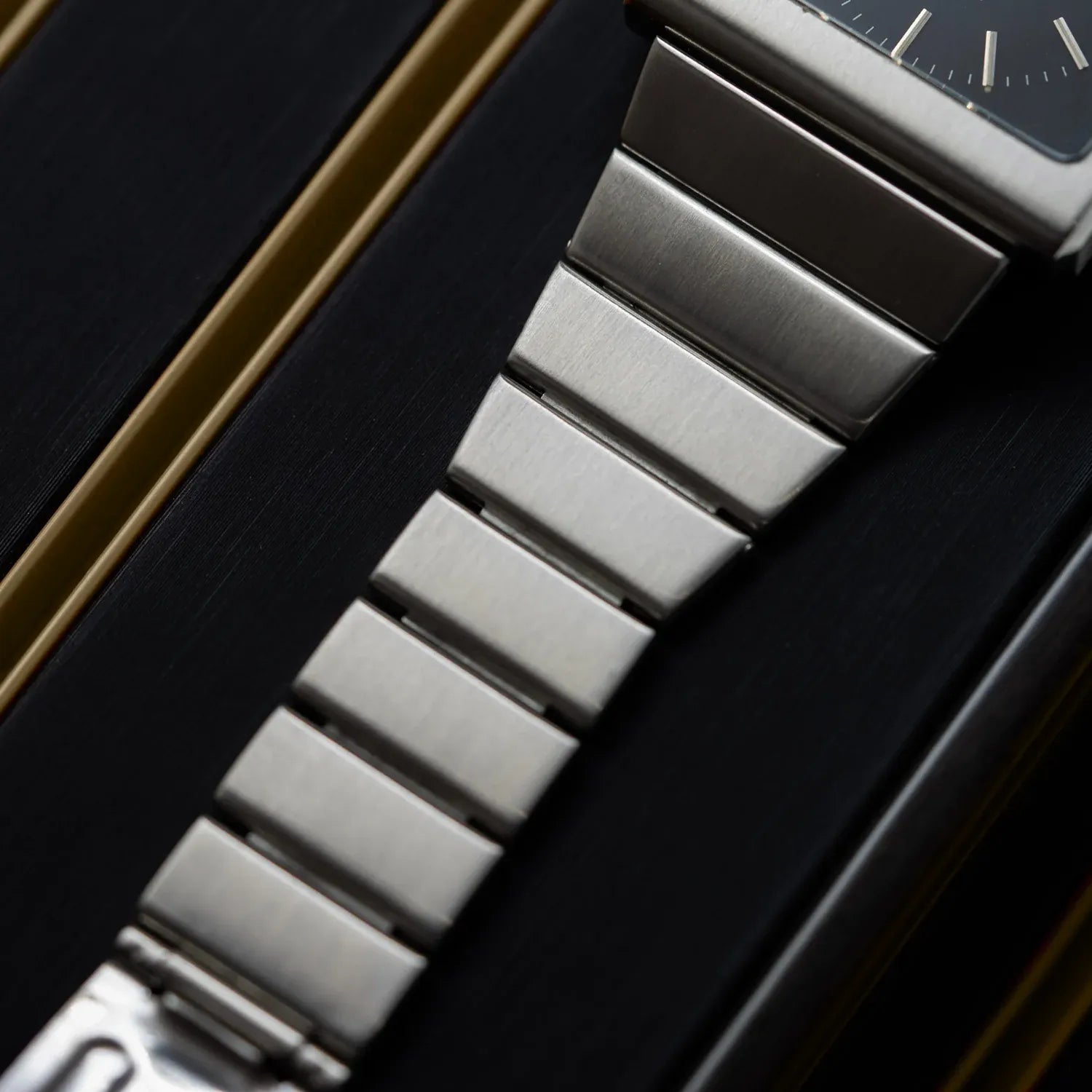 Zenith Surf Vintage Men's Watch Ref. 02.0440.456 – side view alternative angle