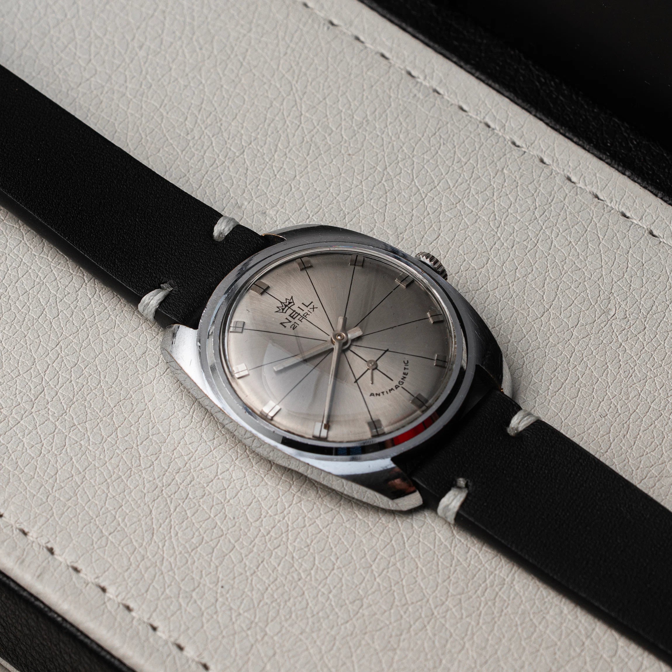 Neil 21 Prix, Men’s Manual Wind Vintage Watch, 1981 Case