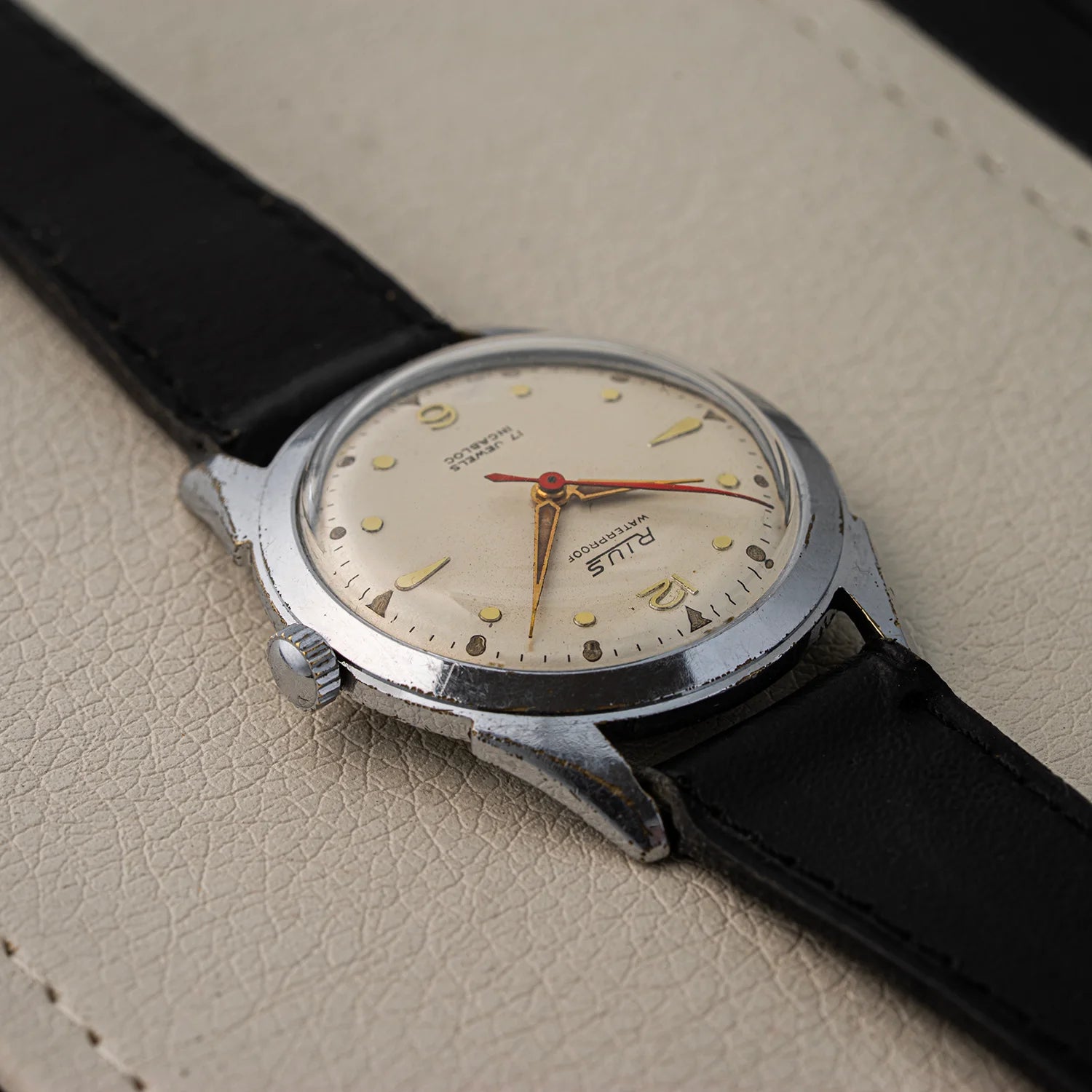 Rius Men’s Manual Wind Vintage Watch Crown