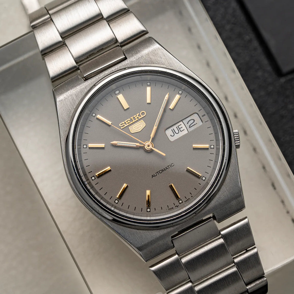 1984 Seiko 5 7009-3130 with silver-grey textured dial and gold-tone markers