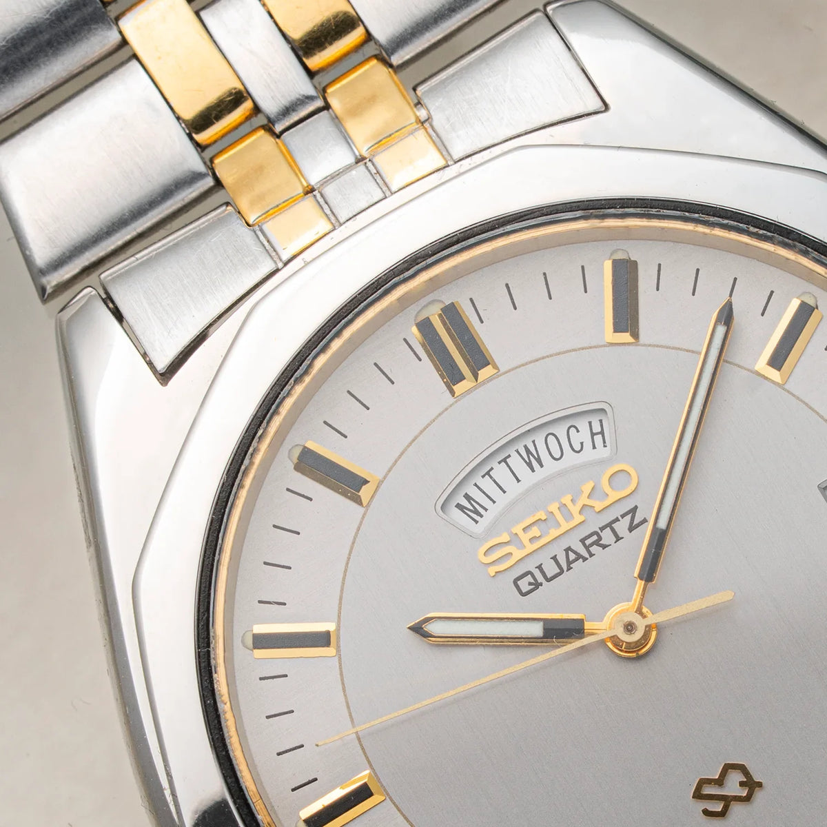1990 Seiko SQ 5Y23-8240 close-up showing weekday and date display