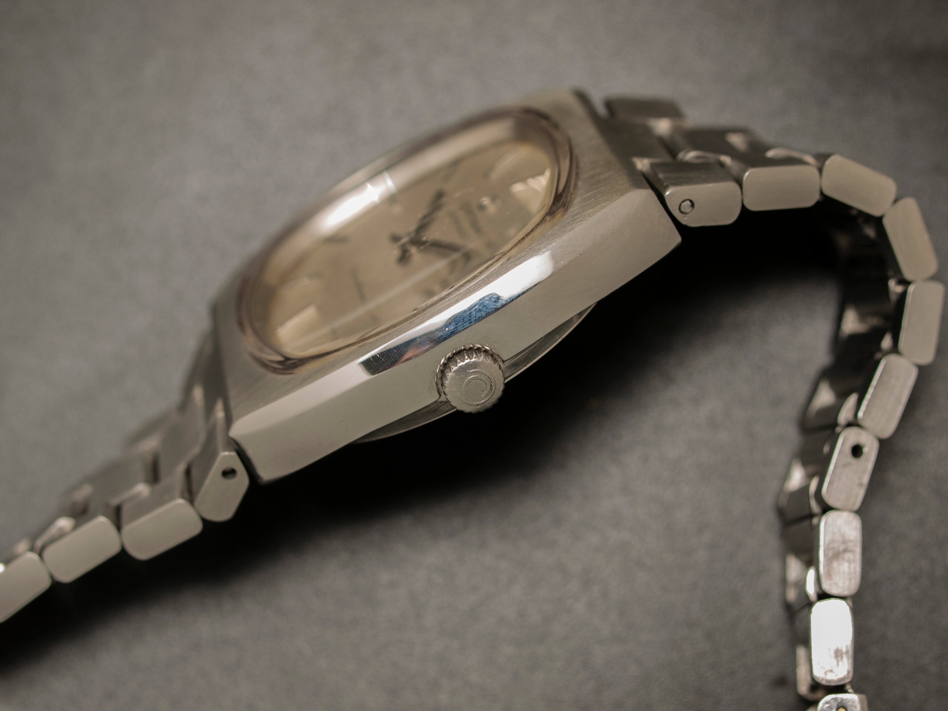 Certina Blue Ribbon Automatic Cal. 25-651 – side view alternative angle