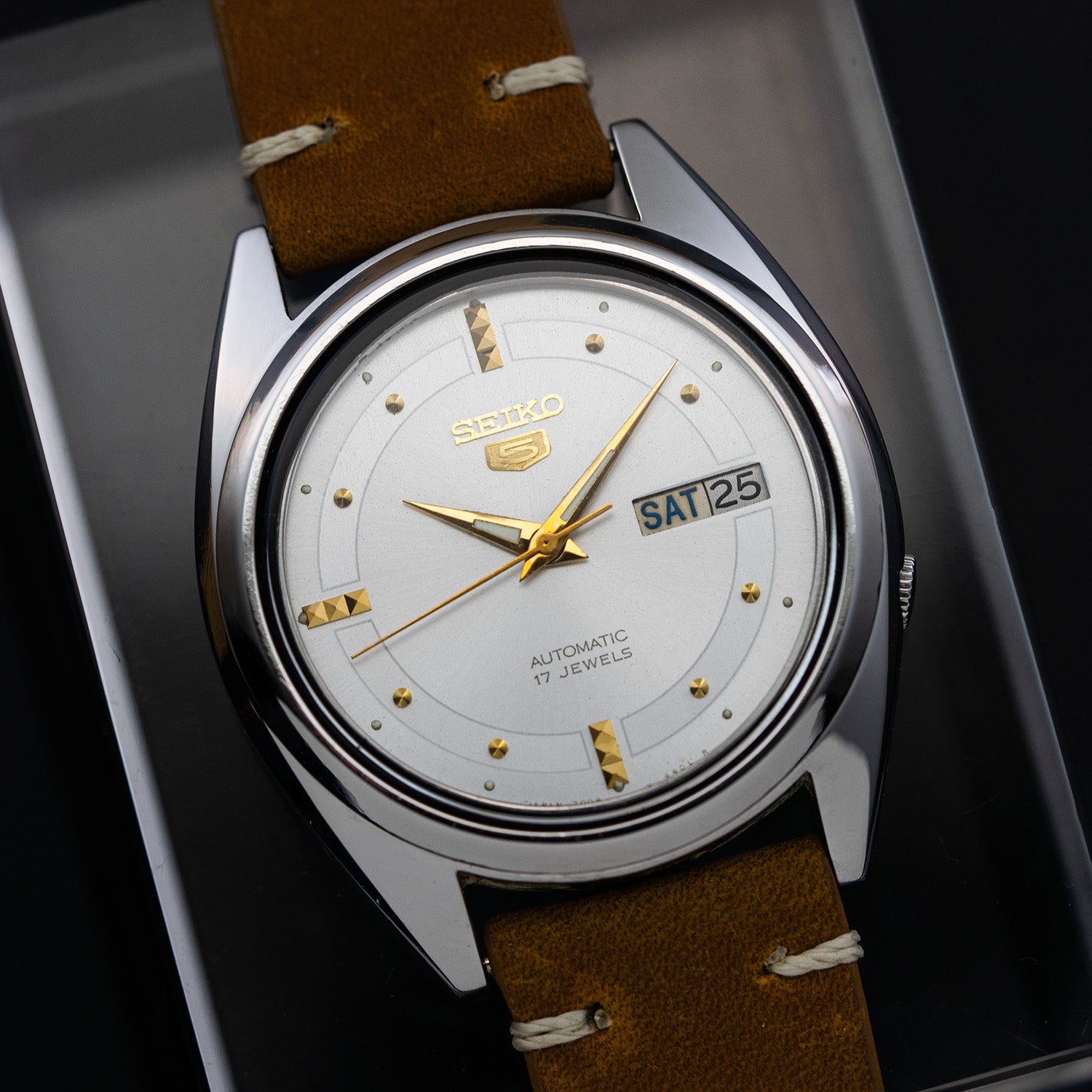 seiko-5-7009-3041-mens-automatic-dress-watch-1987 – front view