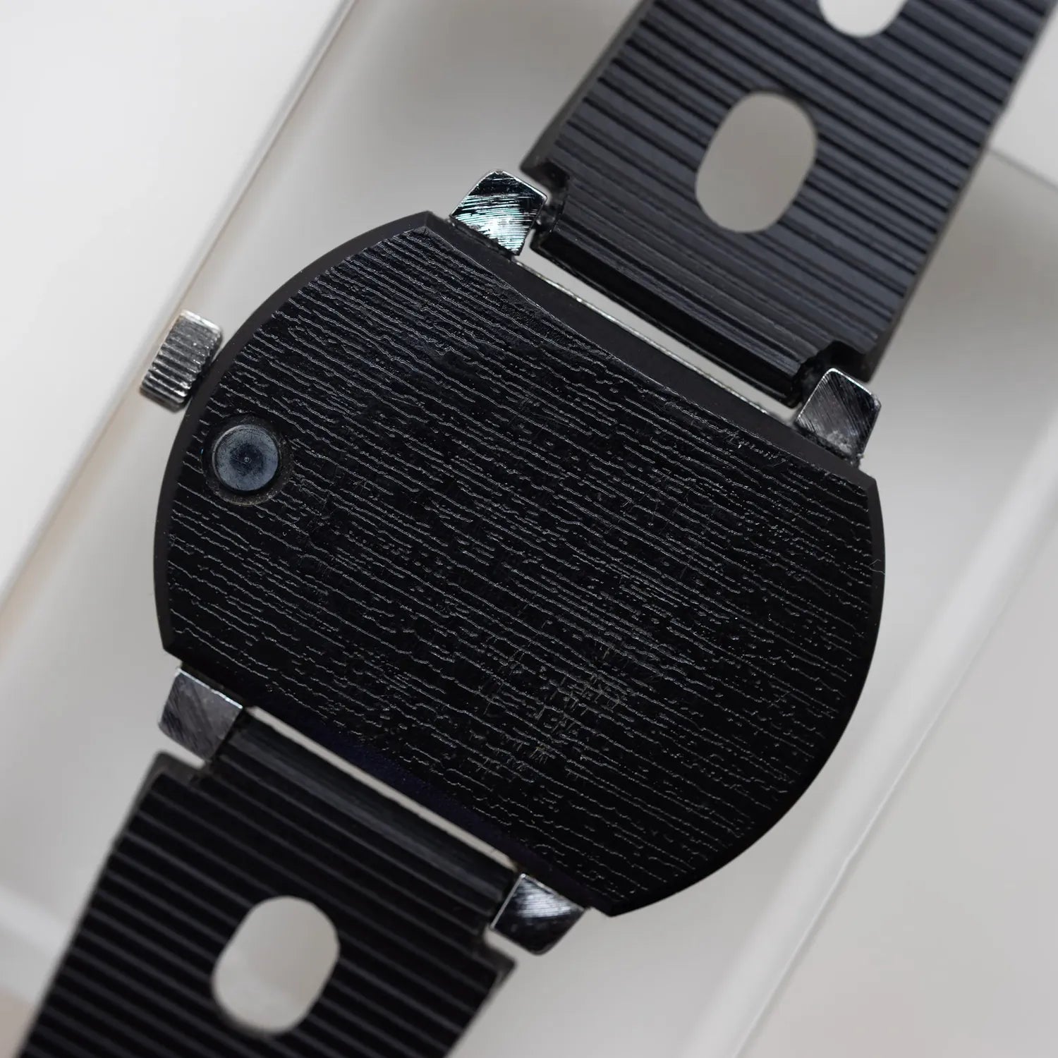 Anker 100 Digital Jump Hour – movement close-up