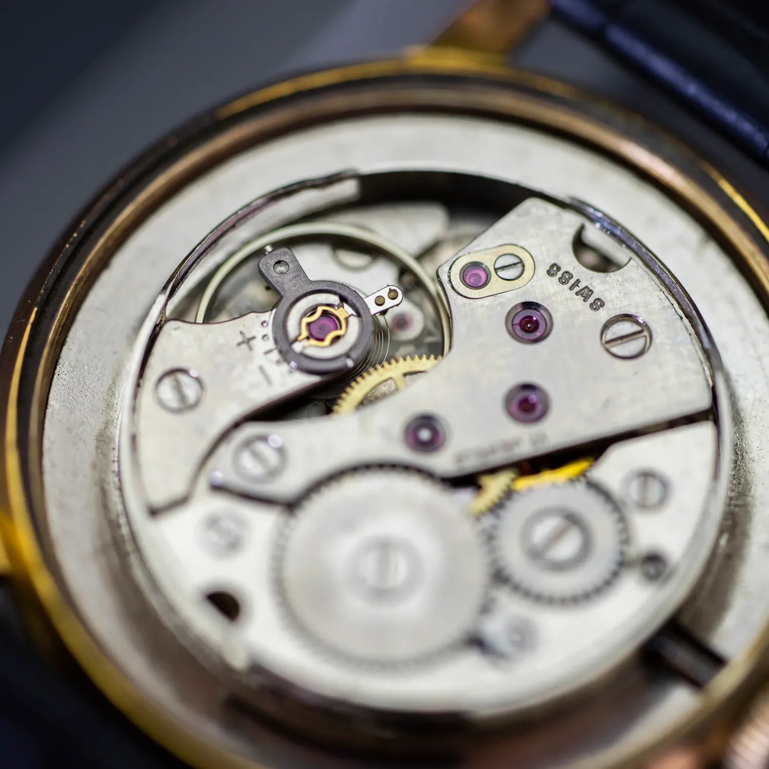 Avia Gold Plated Men's Dress Watch – dial close-up