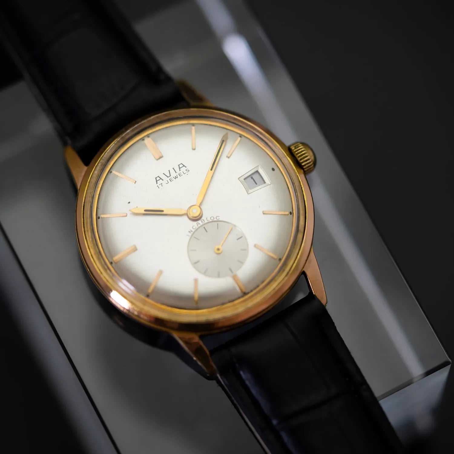Avia Gold Plated Men's Dress Watch – side view alternative angle
