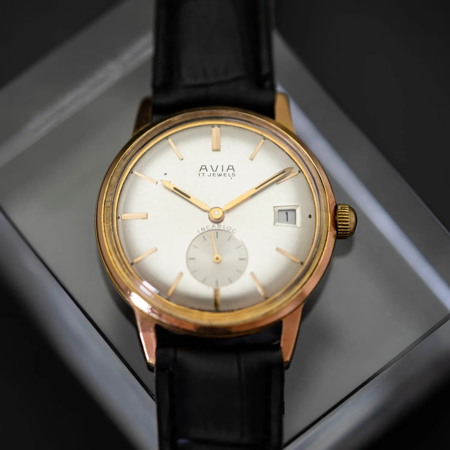 Avia Gold Plated Men's Dress Watch – front view