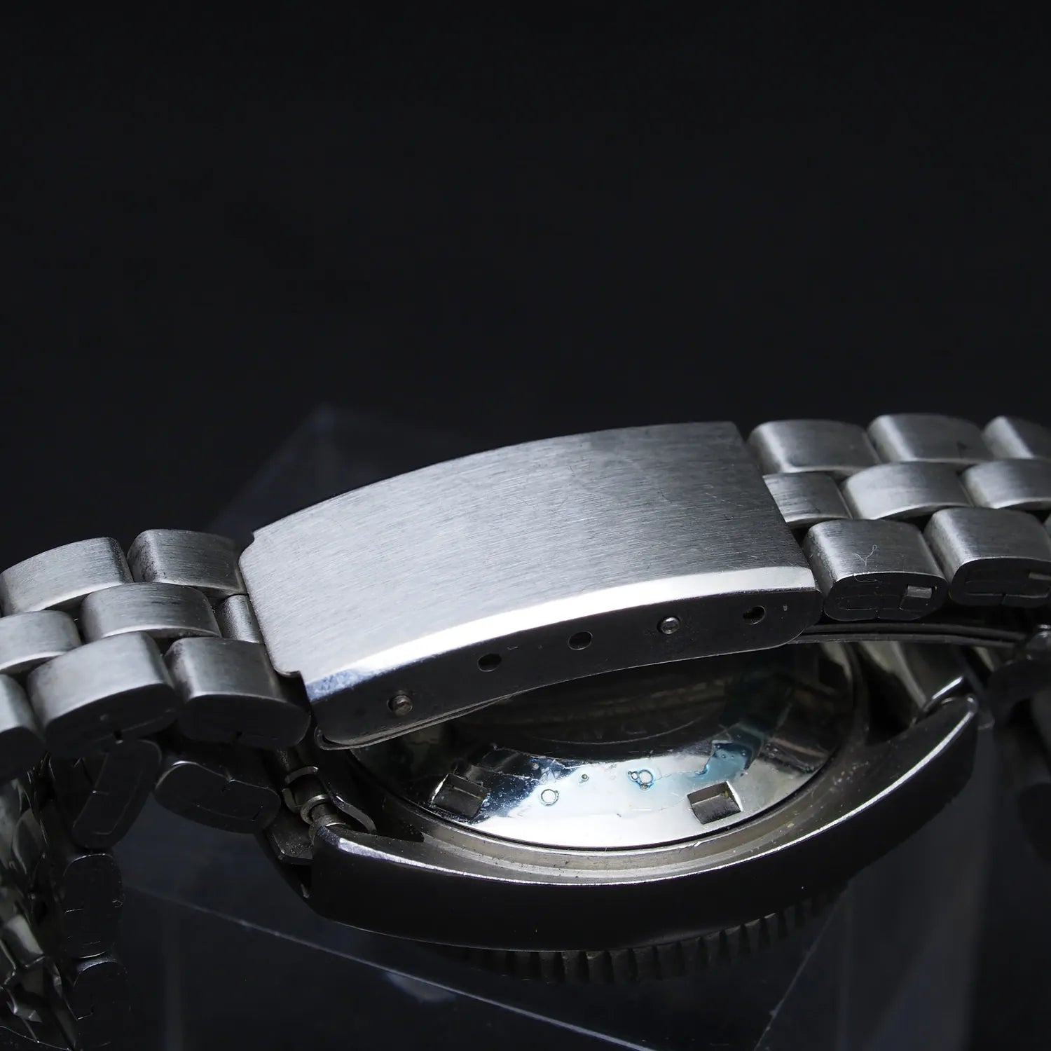 Caravelle Super Waterproof Diver Automatic – movement close-up