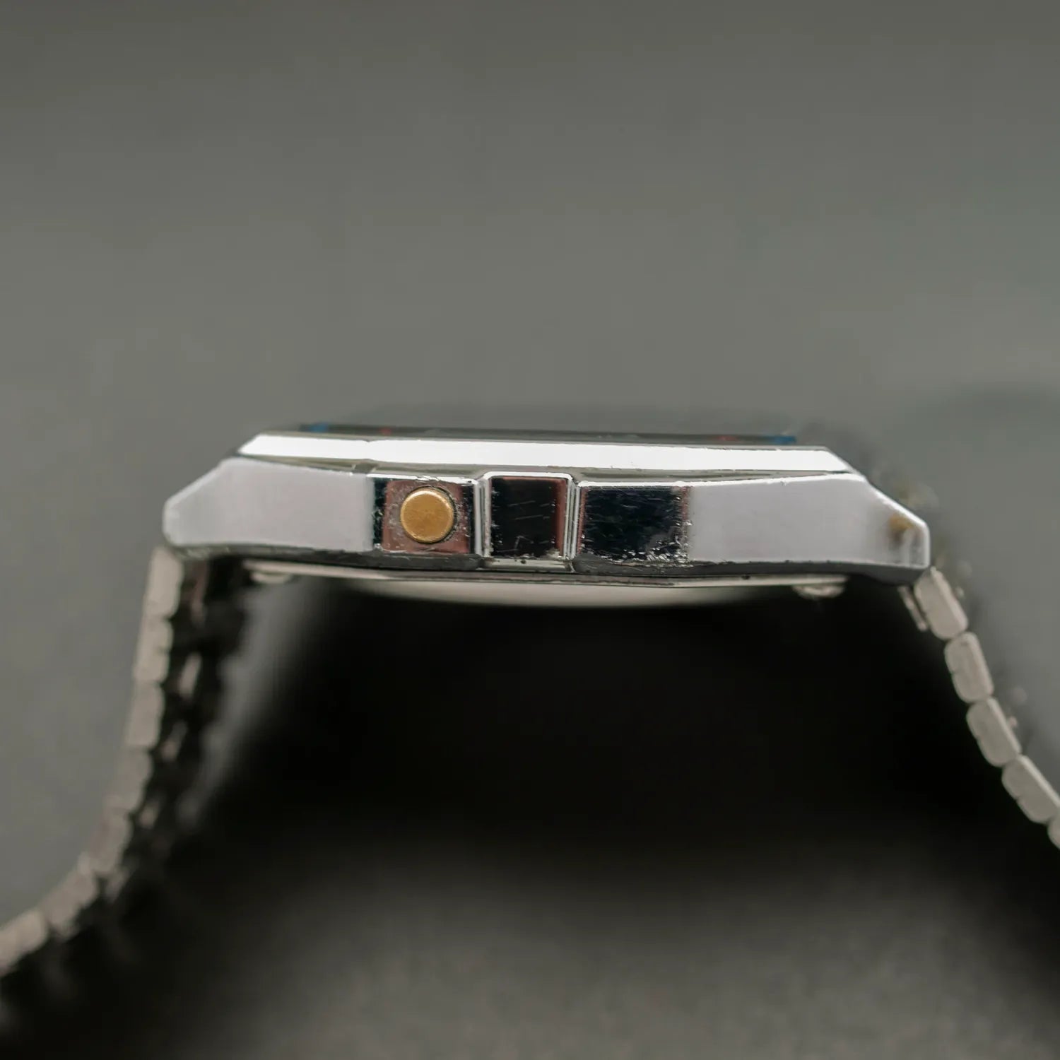 Casio A159W. Module 593 – side view