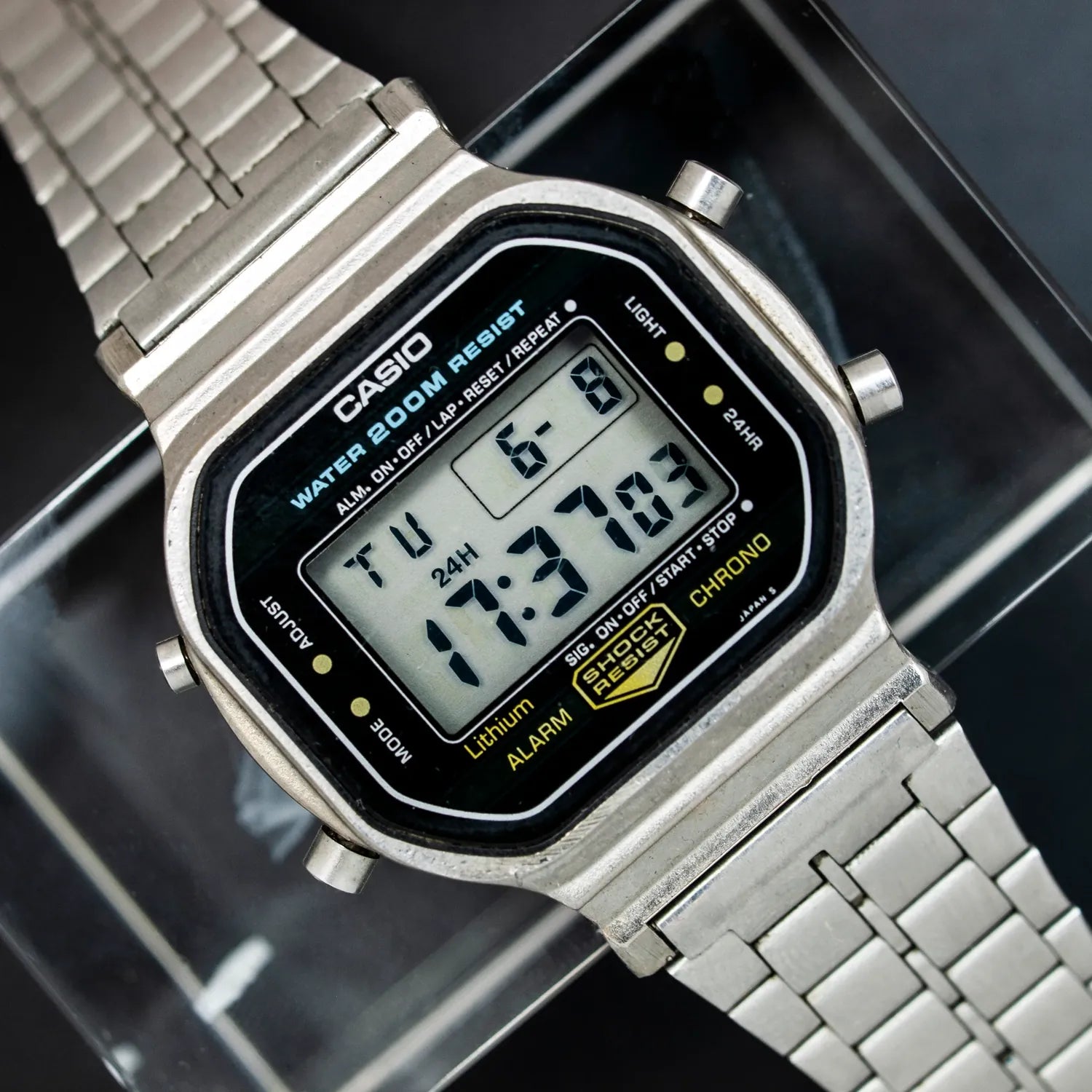 Casio DW-5200, Module 240 – dial close-up
