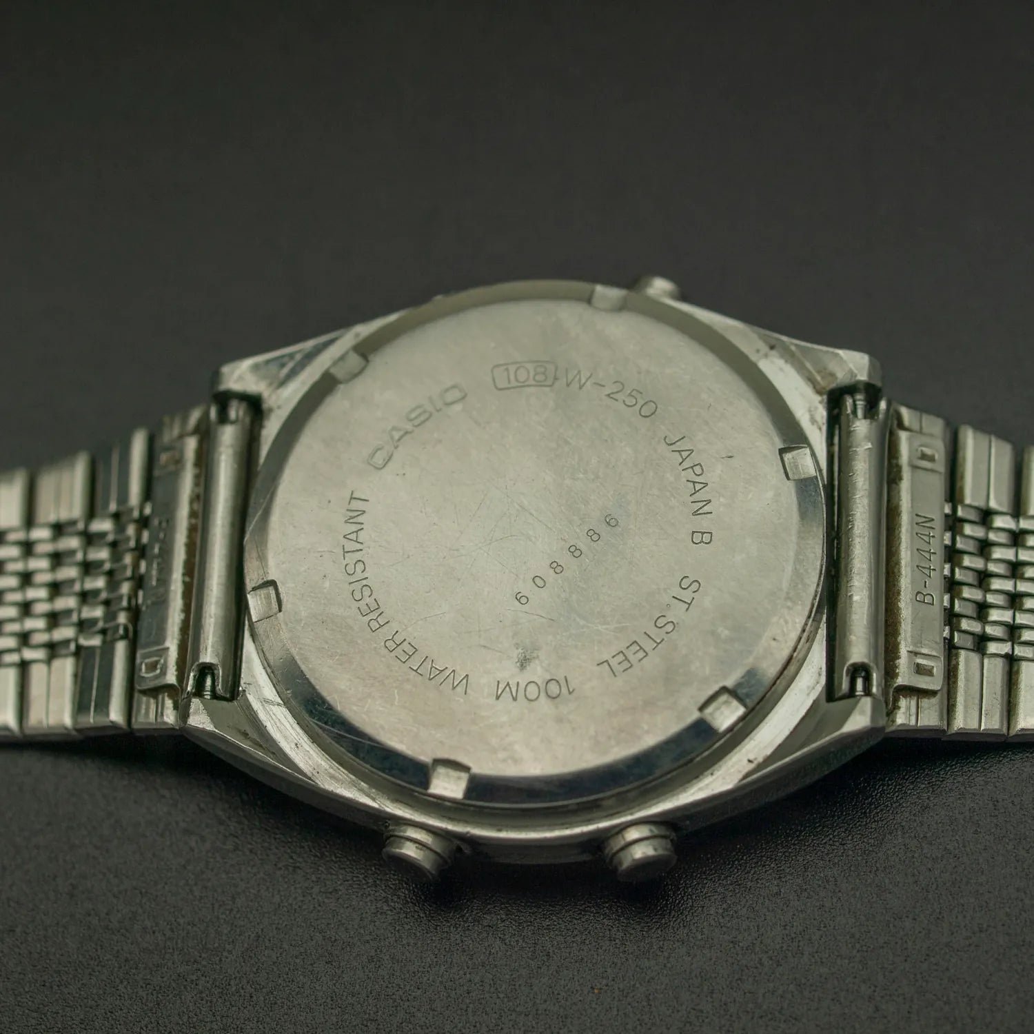 Casio W-250, Module 108 – dial close-up