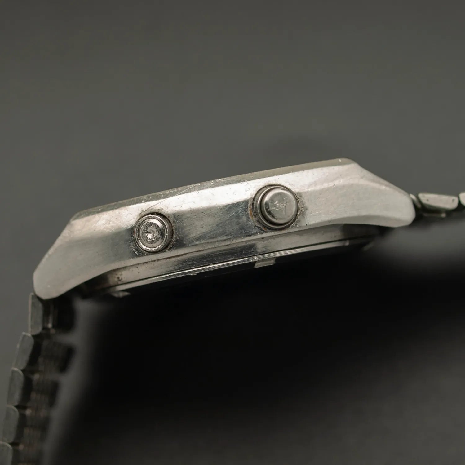 Casio W-250, Module 108 – side view
