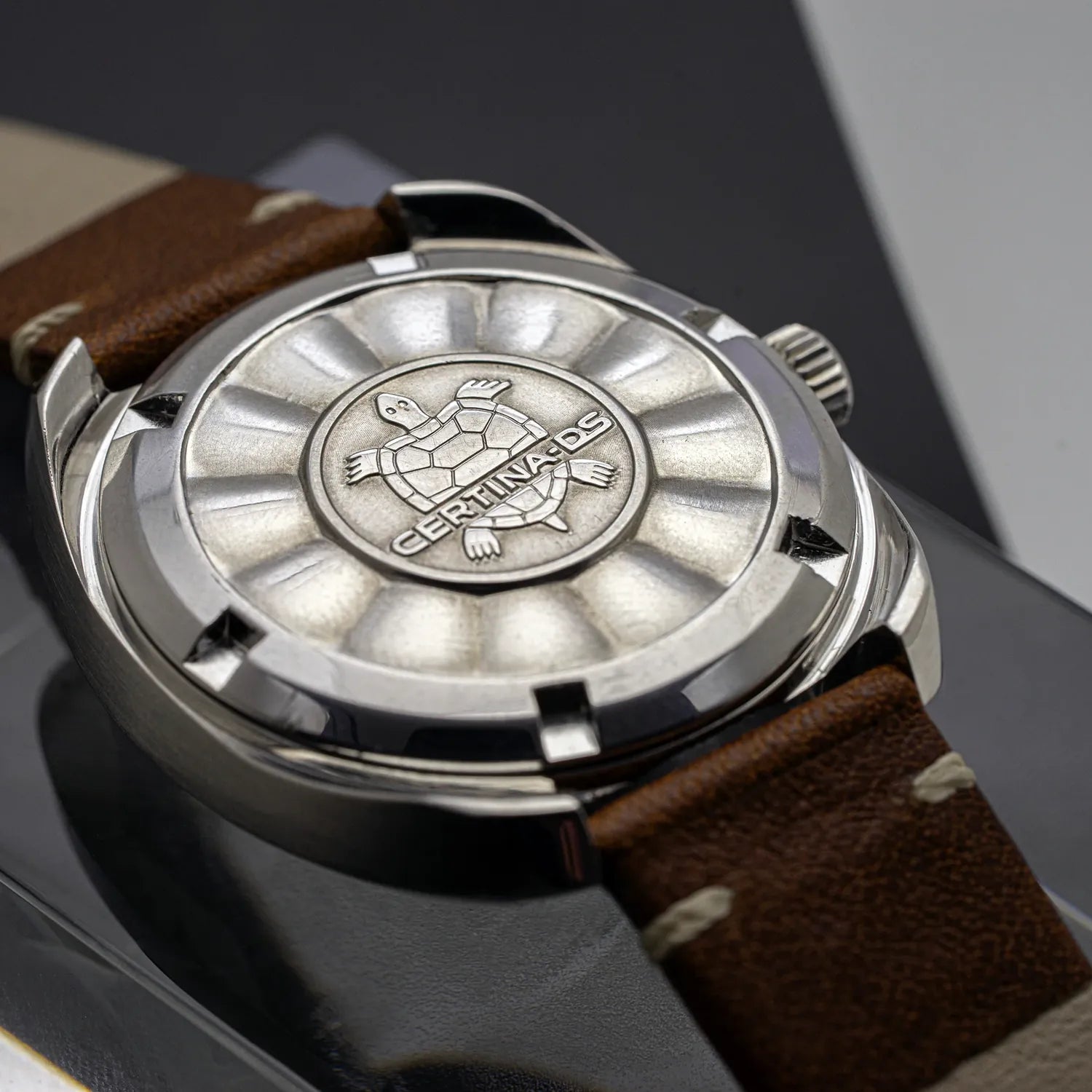 Certina DS-2 Automatic, Ref. 5801 300N, Cal. 25-651 – back case