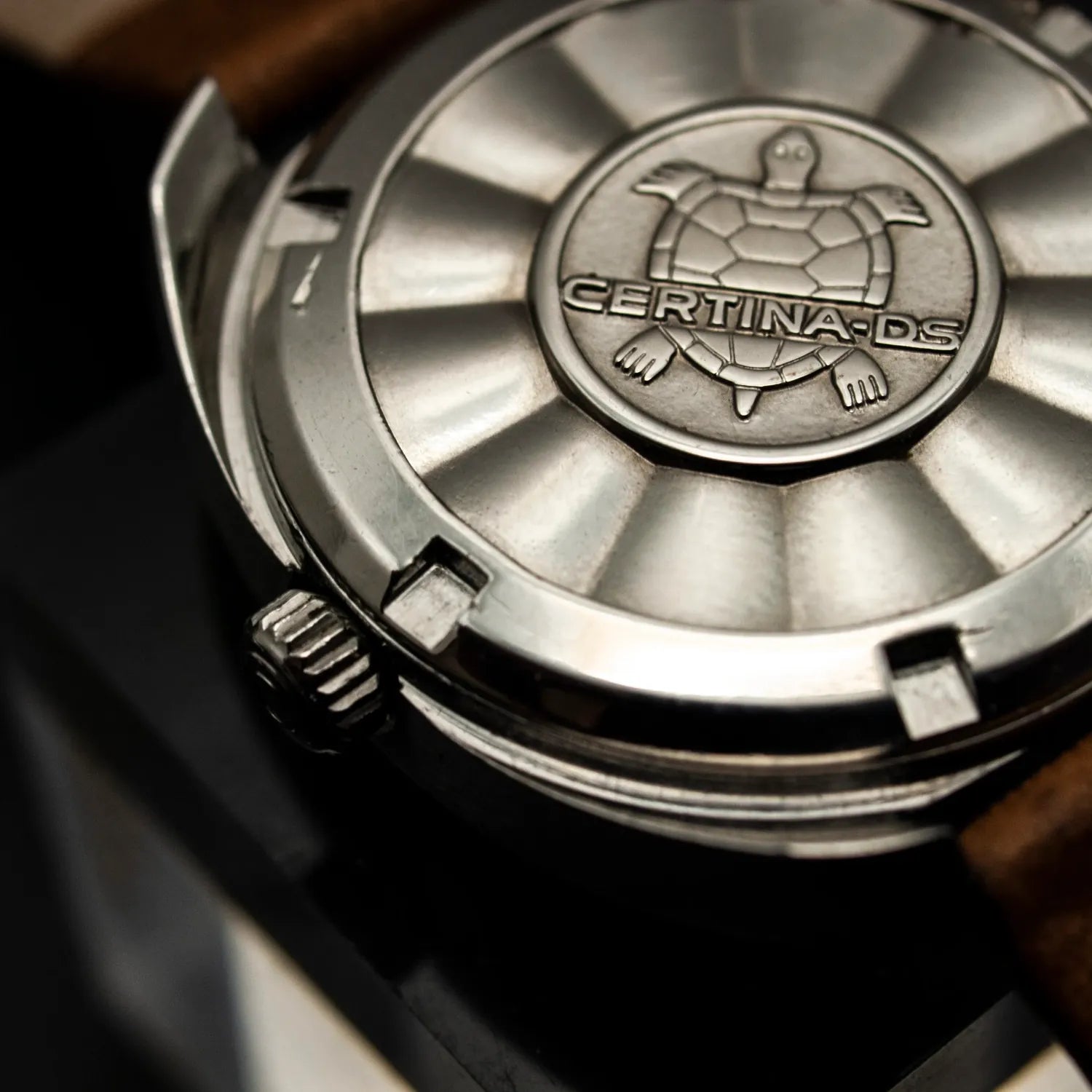 Certina DS-2 Automatic, Ref. 5801 300m, Cal. 25-651 – dial close-up