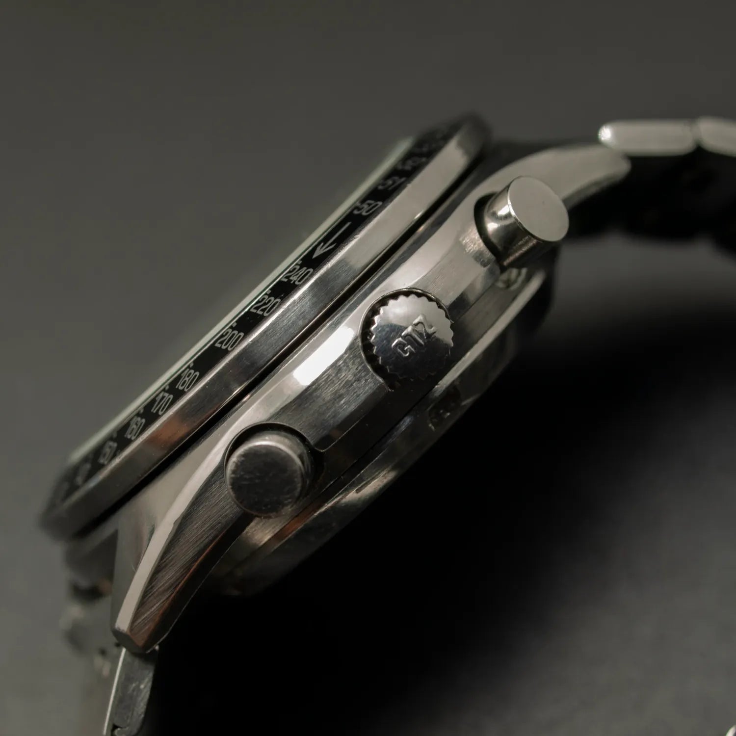 Citizen Chronograph Speedy Ref. 67-9313, Cal. 8110A – side view