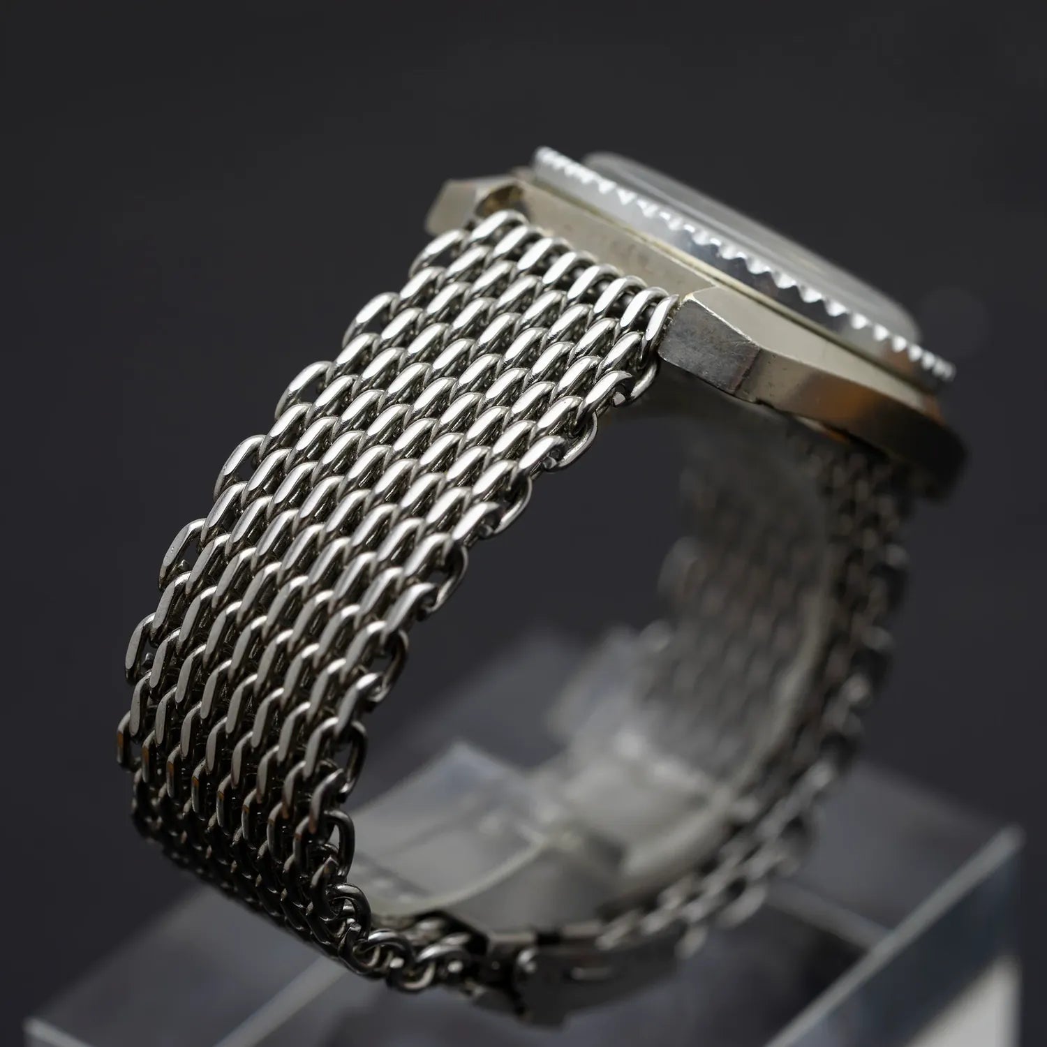 Continental Diver S77 Automatic – dial close-up