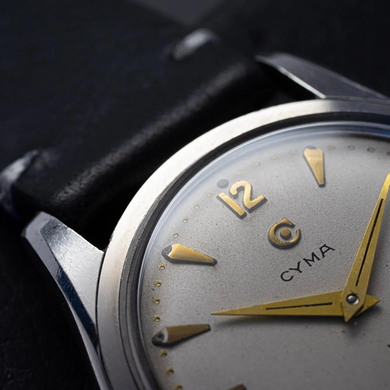 Cyma Ref. 25678  Cal. R.458 Vintage Men's Watch From 1950s – dial close-up
