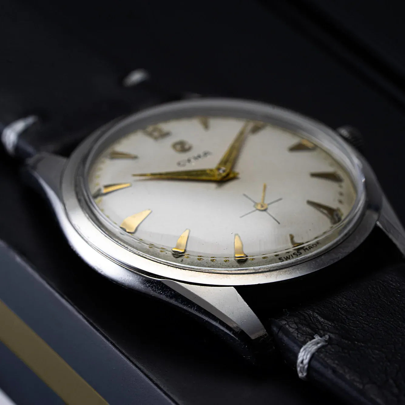 Cyma Ref. 25678  Cal. R.458 Vintage Men's Watch From 1950s – movement close-up