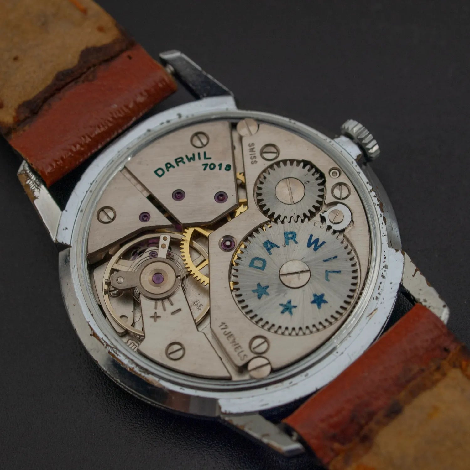 Darwil Cal. 7018 – movement close-up