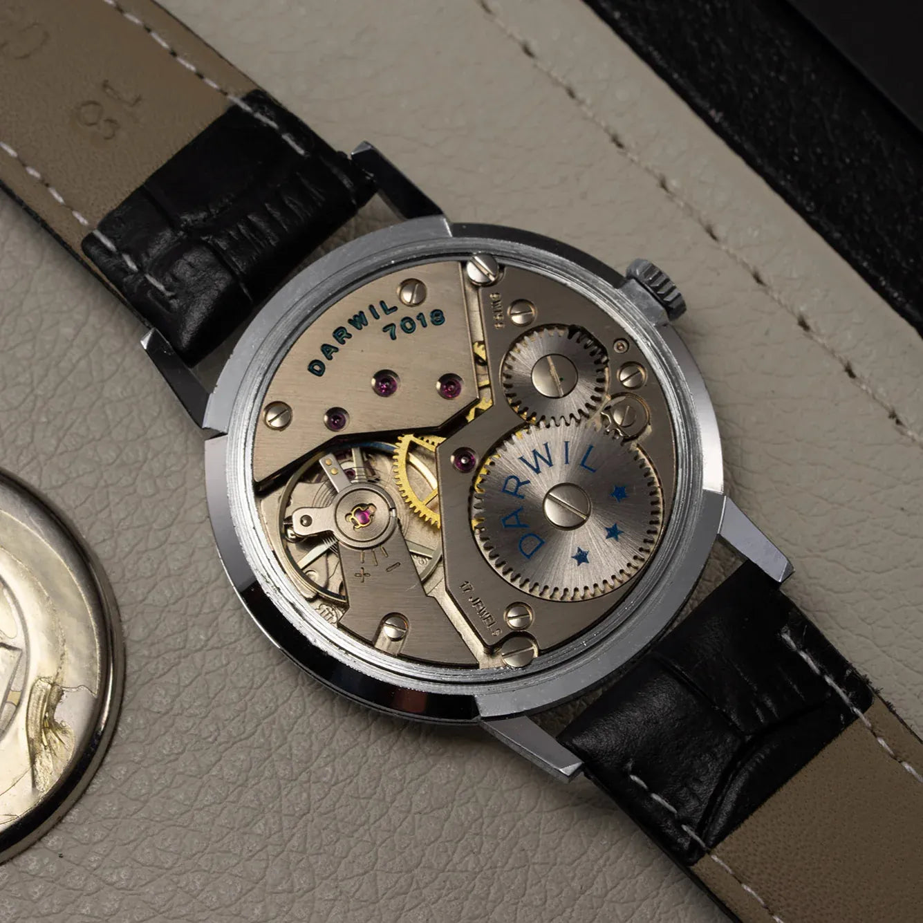 Darwil Luxe, Cal. UT 6325, Vintage Men's Dress Watch – dial close-up