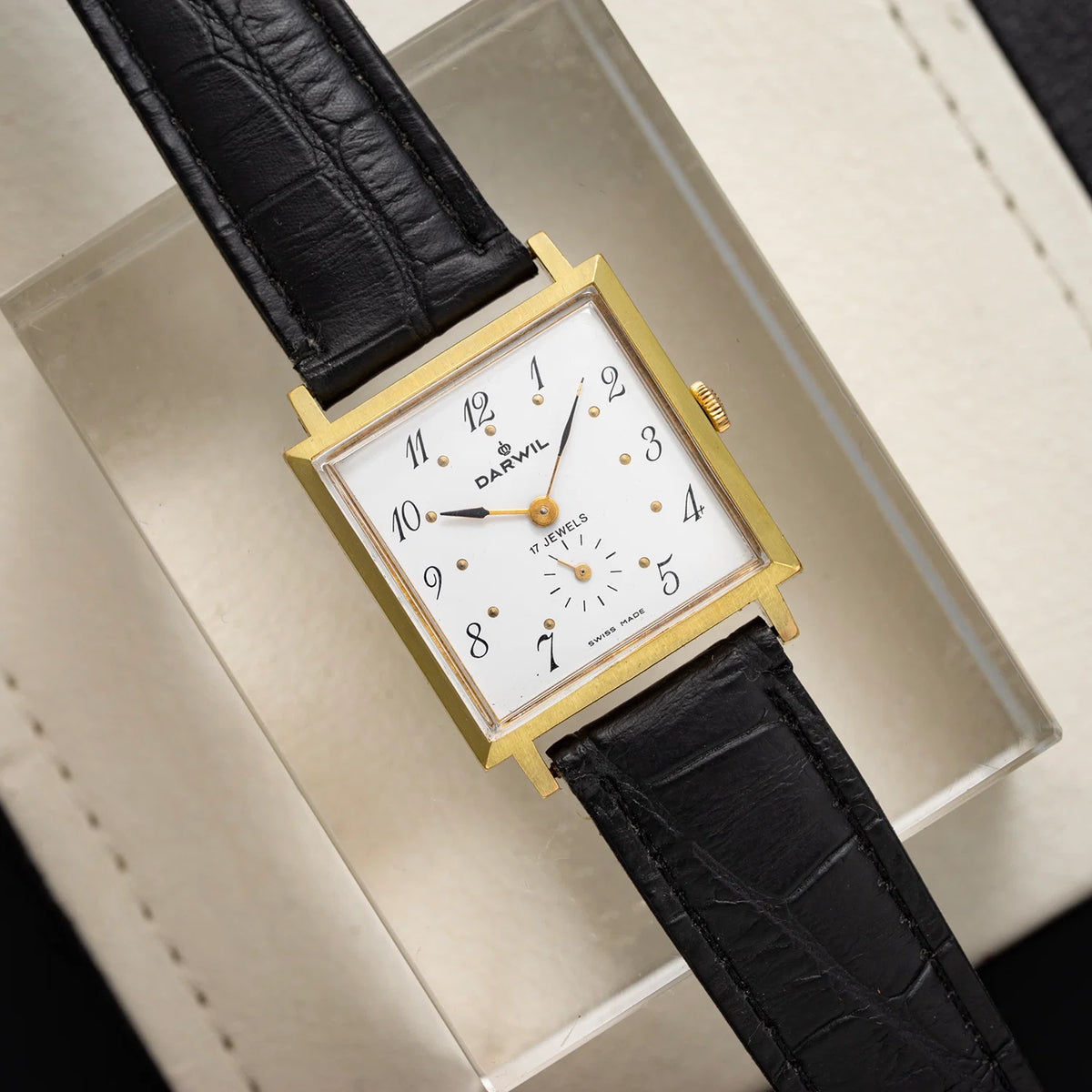 Darwil, Ref. 10042 — Cal. UT 6565, Men's Manual Wind — 1976