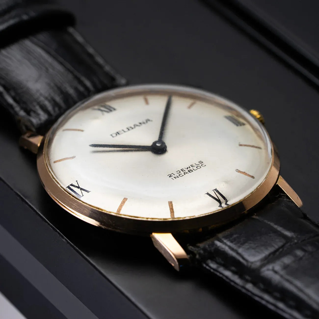 Delbana Peseux 320 – dial close-up