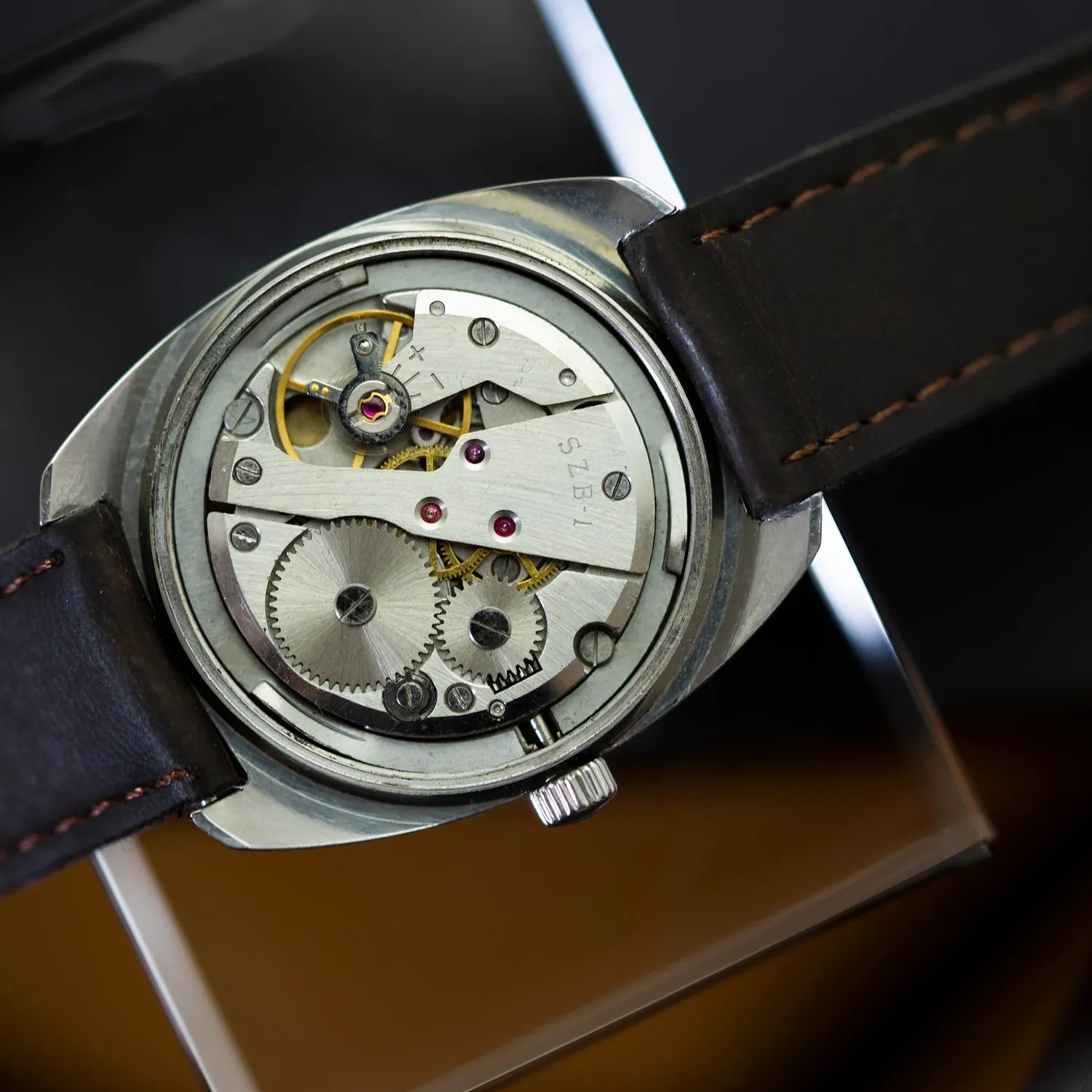 Double Rhomb Vintage Chinese Watch – dial close-up