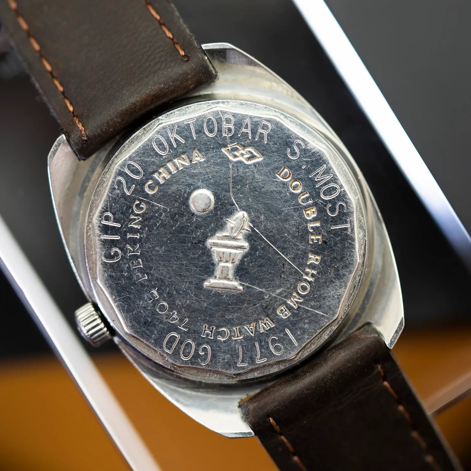 Double Rhomb Vintage Chinese Watch – movement close-up